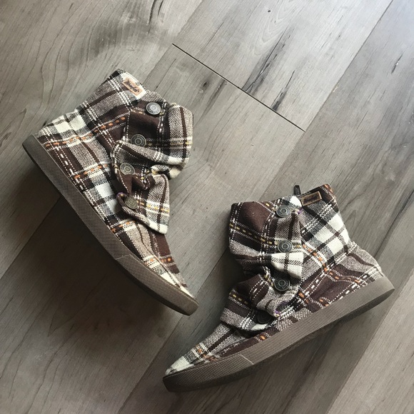 blowfish hobbit boots